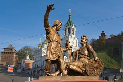 Памятник булгаковским профессору Преображенскому и псу Шарику установили в Нижнем  Новгороде 6 сентября 2021 года | Нижегородская правда