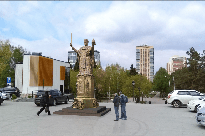 Памятник первому светофору в Новосибирске: пузатый постовой и чудо техники  | Достопримечательности города: памятники и скульптуры | Дзен