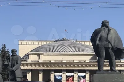 Перед 9 мая памятник летчику Покрышкину разобрали в Новосибирске  (ФОТОРЕПОРТАЖ)