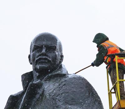 Памятник в виде ленты Мёбиуса установили в Новосибирске | Infopro54 -  Новости Новосибирска. Новости Сибири