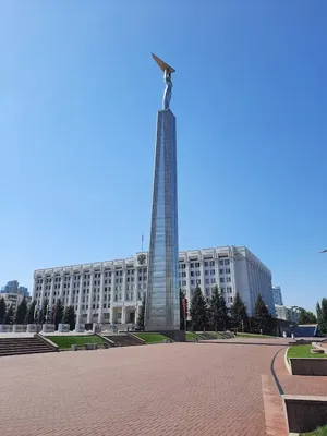 Памятник первому директору Куйбышевского металлургического завода Павлу  Мочалову в Самаре