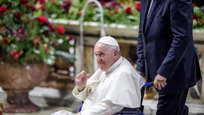 Папа римский плачет на публике, говоря о \"мученице\" Украине (Le Figaro,  Франция) | 09.12.2022, ИноСМИ
