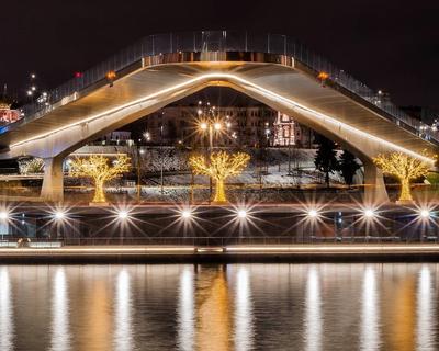 Парящий мост, голландские пруды и летняя сцена: парки Москвы