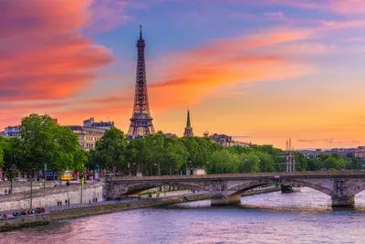 Париж: круиз по Сене и дегустация блинов возле Эйфелевой башни |  GetYourGuide