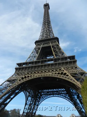 Эйфелева башня в свете ночи, Париж, Франции Редакционное Стоковое Фото -  изображение насчитывающей металл, парижане: 75959058