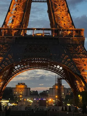 Ночной Париж, Эйфелева башня, …» — создано в Шедевруме