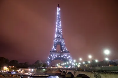 Скачать обои ночь, огни, париж, франция, эйфелева башня разрешение 800x480  #153476