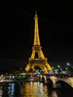 Картинки Париж Эйфелева башня Франция Вид снизу Ночные город на