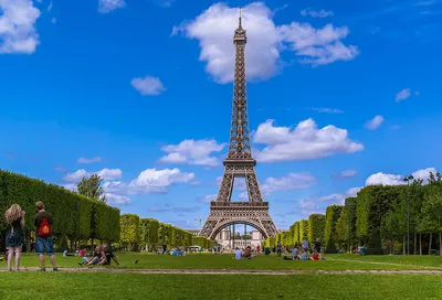 File:Eiffel Tower 1, Paris August 2013.jpg - Wikimedia Commons
