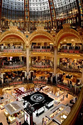 Galeries lafayette paris haussmann hi-res stock photography and images -  Alamy