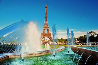 Эйфелева башня летом Парижем Редакционное Стоковое Фото - изображение  насчитывающей люди, национально: 207571303