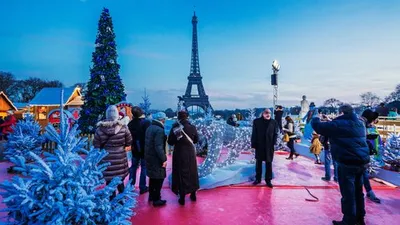 City Snapshot: Eiffel Tower Christmas Market - L'Amour de Paris || English  Speaking Photographers