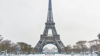 The Eiffel Tower at Christmas time - French Moments