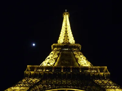 Парижское небо ночью – Стоковое редакционное фото © bukki88 #73913449
