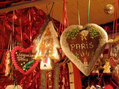 Рождество в Париже Во франции. Редакционное Изображение - изображение  насчитывающей монтень, достопримечательностью: 203020780