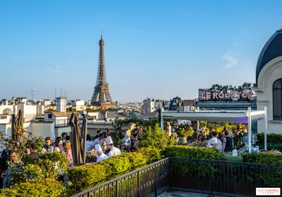 Франция Париж Мая 2019 Года Транспорт Туристы Возле Эйфелевой Башни –  Стоковое редакционное фото © RuckZack #485542080