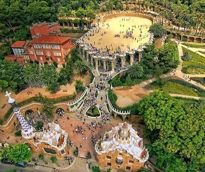 Строим Парк · Парк Гуэль, Барселона, Испания