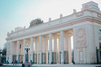 Арт-объект «Время вперёд» в Парке Горького в Москве