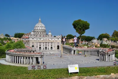 File:Piazza San Pietro Italia in Miniatura.JPG - Wikipedia