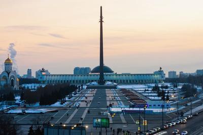 Вид на Кутузовский проспект, Триумфальную арку и Парк победы в Москве |  Пикабу