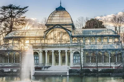 Visit the” Crystal Palace ” in the Retiro Park of Madrid -
