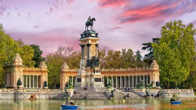 Retiro Park and Cibeles Palace Tour in Madrid - Klook