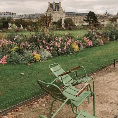 Сад Тюильри сквер между Лувром и Местом De Ла конкордом в Париже, Франции  Архитектура и Стоковое Фото - изображение насчитывающей парк, публика:  121100152