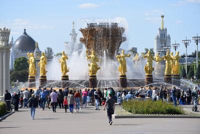 Парк Vdnh вднх на закате. Москва, Россия Редакционное Стоковое Изображение  - изображение насчитывающей оборудование, «урал»: 180839319