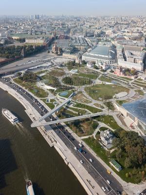 Парк Зарядье в Москве: почему его стоит посетить?
