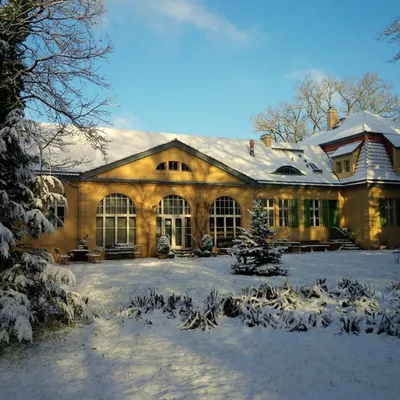 Palace in Mentin, Ludwigslust-Parchim District | Photoportico