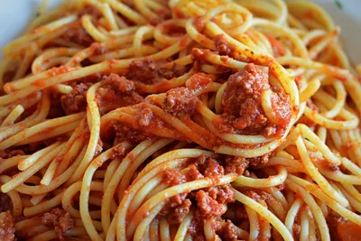 Спагетти Болоньезе с фаршем и томатной пастой рецепт фото пошагово и видео  - 1000.menu