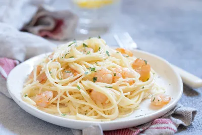 Паста (макароны) с креветками и беконом — пошаговый классический рецепт с  фото от Простоквашино