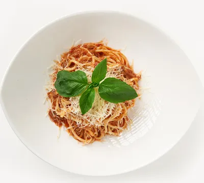 Едим Дома! on Instagram: “Паста карбонара Ингредиенты: ▫️спагетти — 400 г  ▫️бекон варено-копченый — 200 г ▫️яйца куриные — 4 шт. … | Ethnic recipes,  Food, Spaghetti