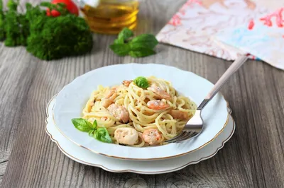 Спагетти с морепродуктами в сливочном соусе рецепт фото пошагово и видео -  1000.menu