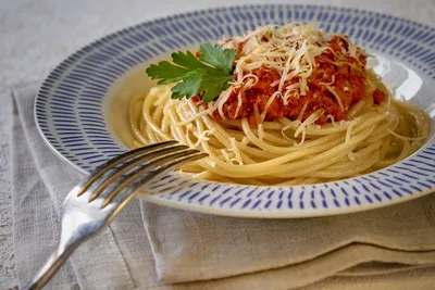 Спагетти с соусом болоньезе: рецепт с фото и видео пошагово