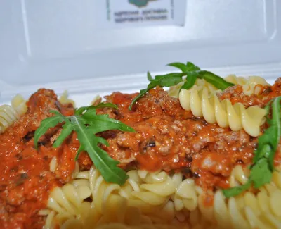 Вот один из возможных вариантов: \"Соус болоньезе со спагетти: простой  рецепт» — создано в Шедевруме