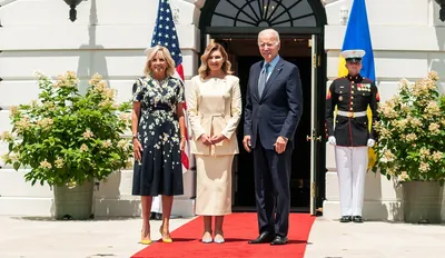 Белый дом: коронацию Карла III посетит первая леди США