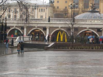 Россияне вспомнили первый «Макдоналдс» в Москве - Мослента