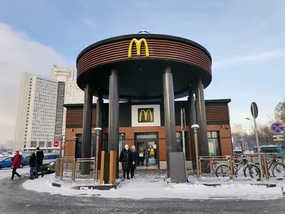The first McDonald's in Moscow that drove the city mad, 1990 - Rare  Historical Photos