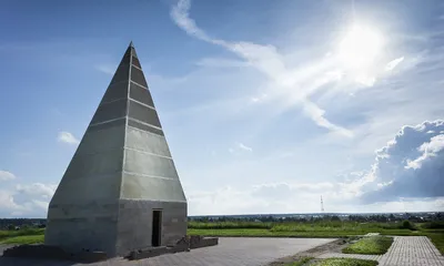 Пирамида Голода на Новорижском шоссе: размеры, фото, история