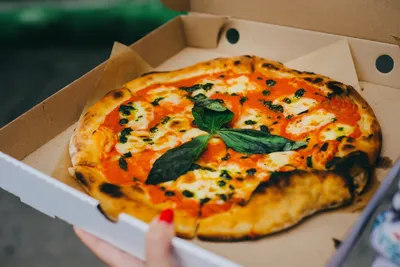 Пицца «Итальянская с моцареллой и пепперони» на традиционном тесте 40 см с  бесплатной доставкой на дом из «ВкусВилл» | Вологда