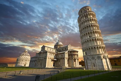 Туристы представляют на башне Пизы, Италии Редакционное Фотография -  изображение насчитывающей итальянско, солнечно: 112601182