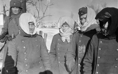 Шуба» из газеты и подшлемник из рейтуз: как немцы выживали зимой в России |  Пикабу