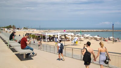 People at Platja del Bogatell beach, in Barcelona, Spain – Stock Editorial  Photo © nito103 #116942282