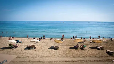 Beach cafe, Platja del Bogatell, Poble … – License image – 70167993 ❘  lookphotos