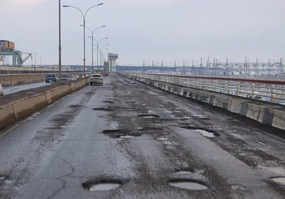 Жители российского города назвали плохие дороги «проделками американцев»:  Город: Среда обитания: Lenta.ru