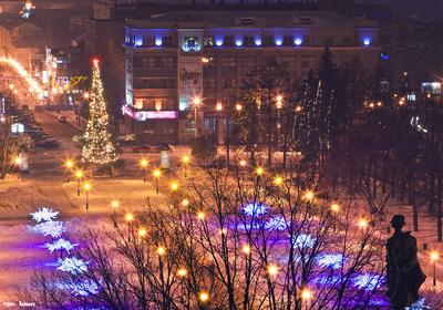 Светящиеся качели установили на площади Горького в Нижнем Новгороде