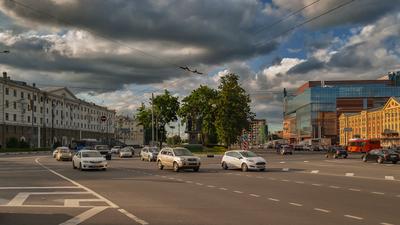 Светящиеся елки и качели установили на площади Горького в Нижнем Новгороде  | Информационное агентство «Время Н»