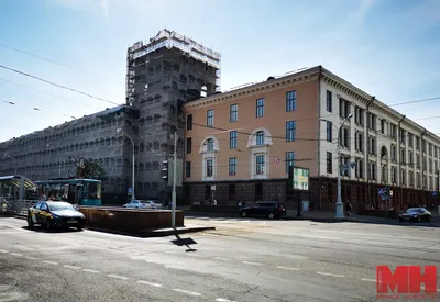 Вместо отеля. Смотрите, как на площади Якуба Коласа разрушается здание -  CityDog.io