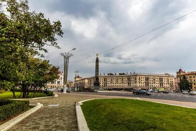 Панорама площади якуба коласа в минске, беларусь | Премиум Фото